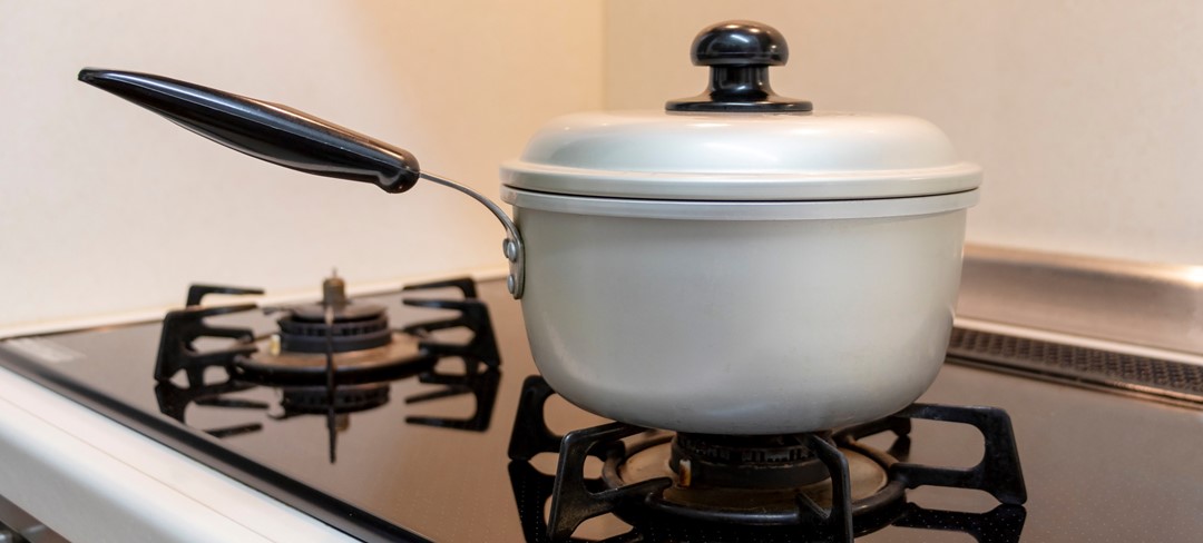 ボタンで簡単、コンロで炊飯