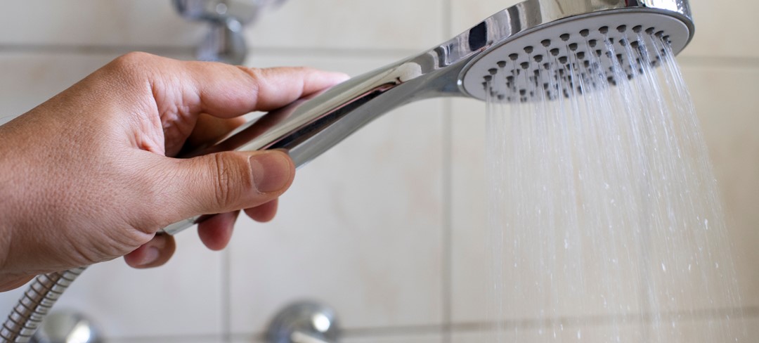 冷たい風を感じたら。給湯器、交換時期の目安は?